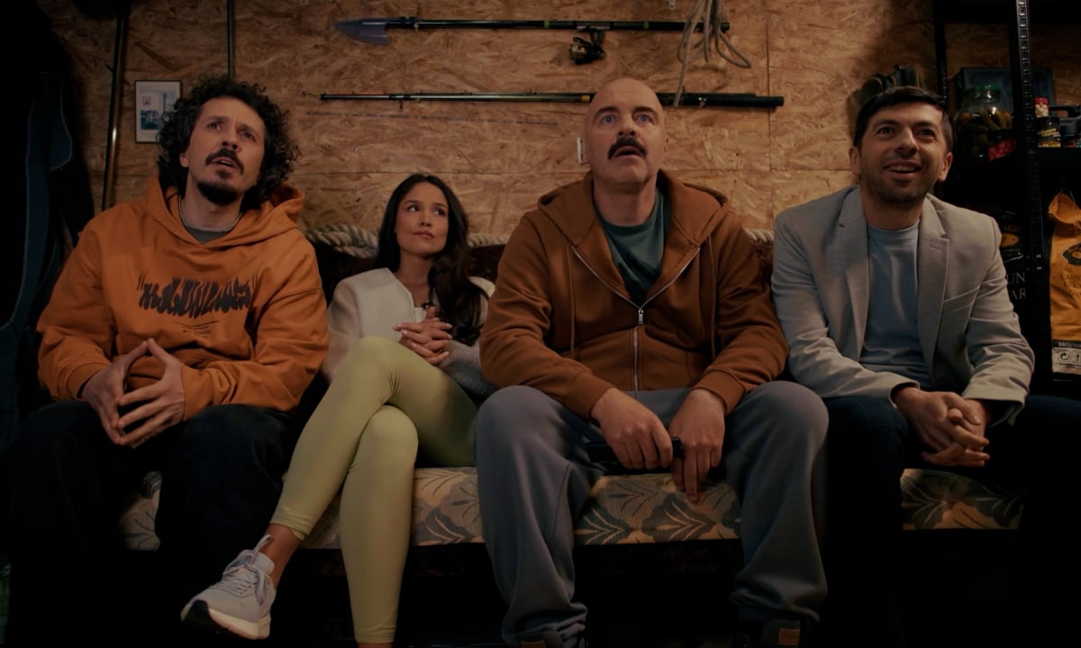 Vecina (2025) – comedia cu Mircea Bravo și dictatorul de scară